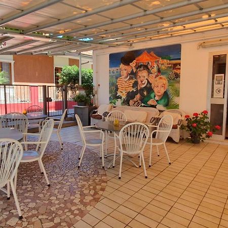Hotel Eleonora Rimini Bagian luar foto