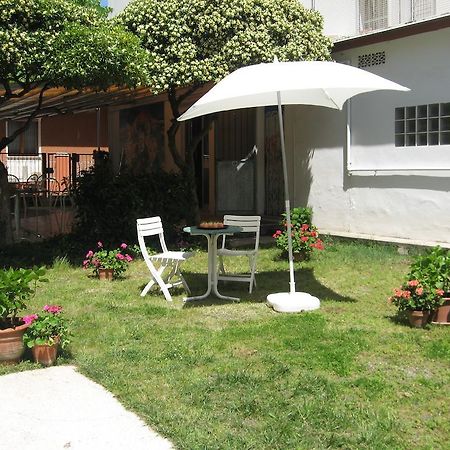 Hotel Eleonora Rimini Bagian luar foto