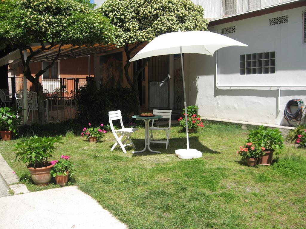 Hotel Eleonora Rimini Bagian luar foto