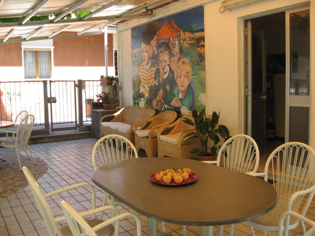 Hotel Eleonora Rimini Bagian luar foto