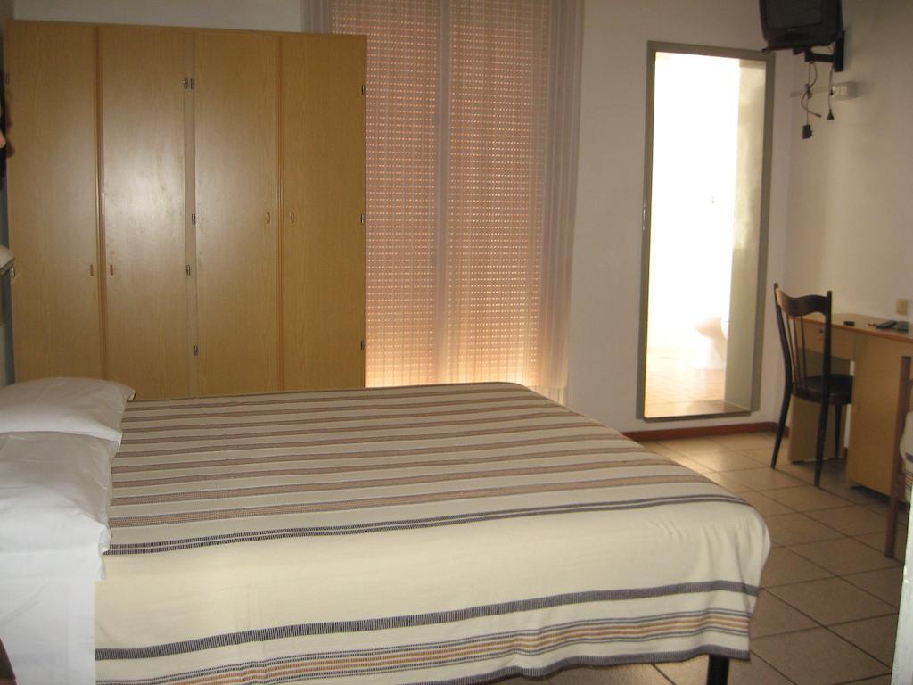 Hotel Eleonora Rimini Ruang foto