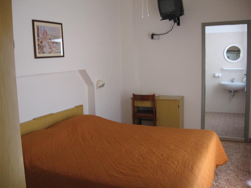 Hotel Eleonora Rimini Ruang foto