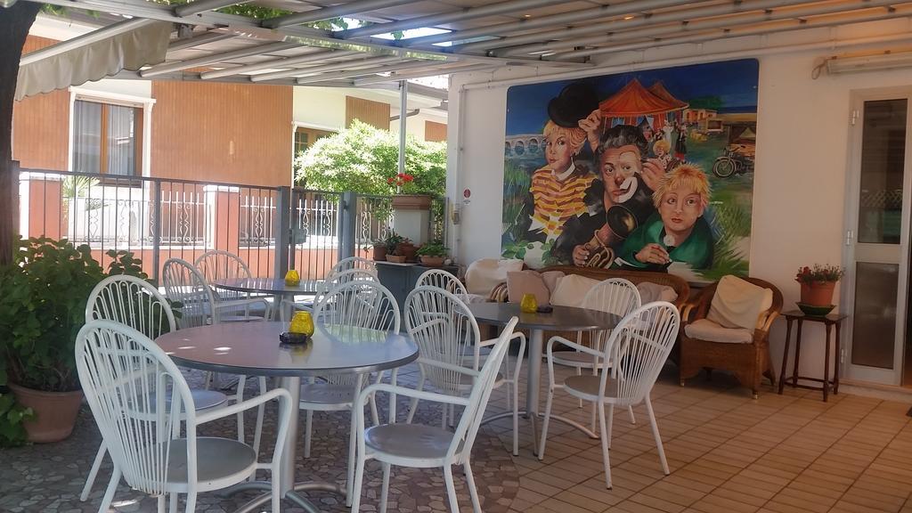 Hotel Eleonora Rimini Bagian luar foto