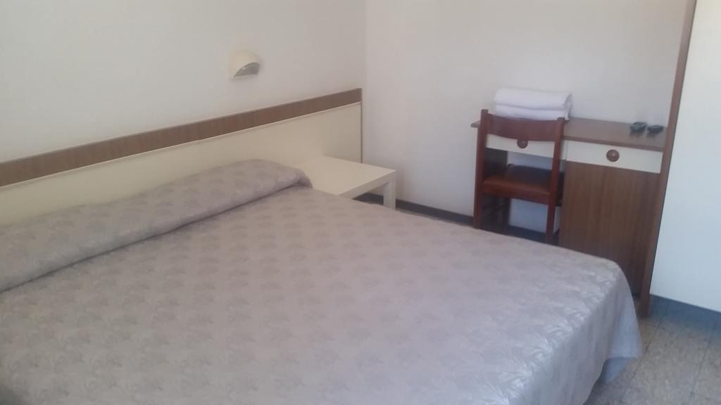 Hotel Eleonora Rimini Bagian luar foto